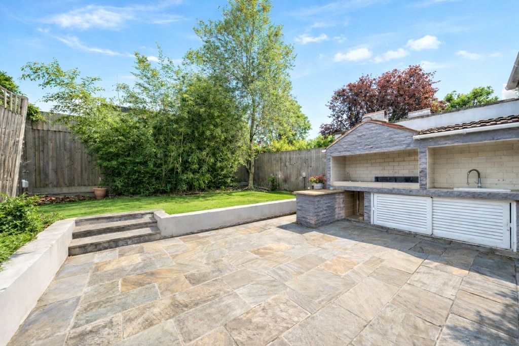 Property photo 3 of 17 Picture No. 24