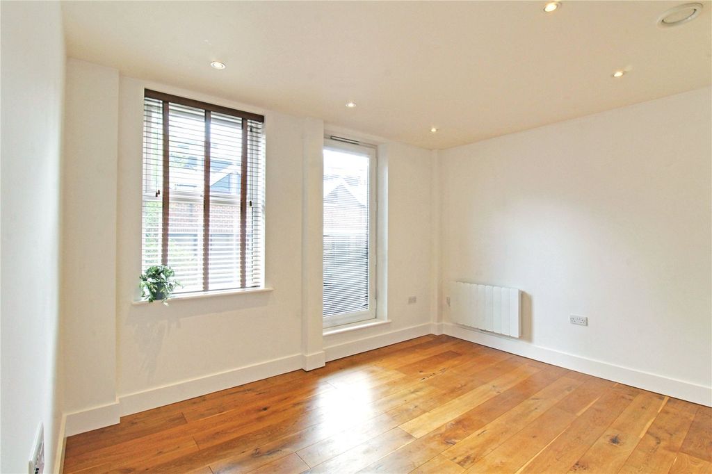 Property photo 2 of 7 Picture No. 11