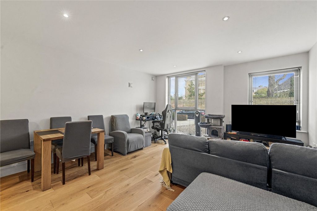 Property photo 2 of 9 Picture No. 20