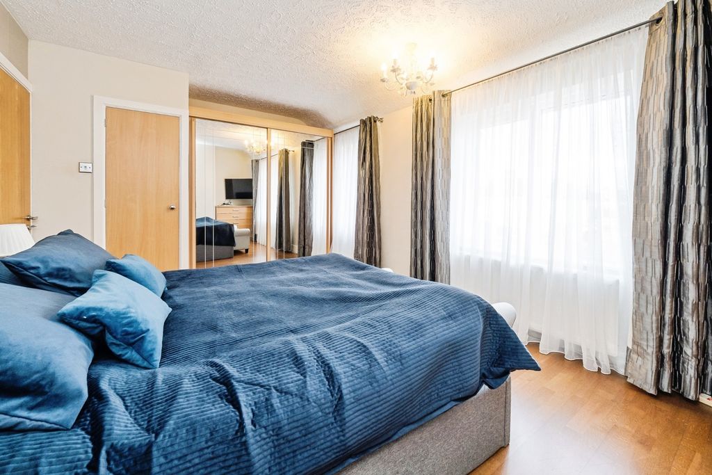 Property photo 3 of 20 Bedroom