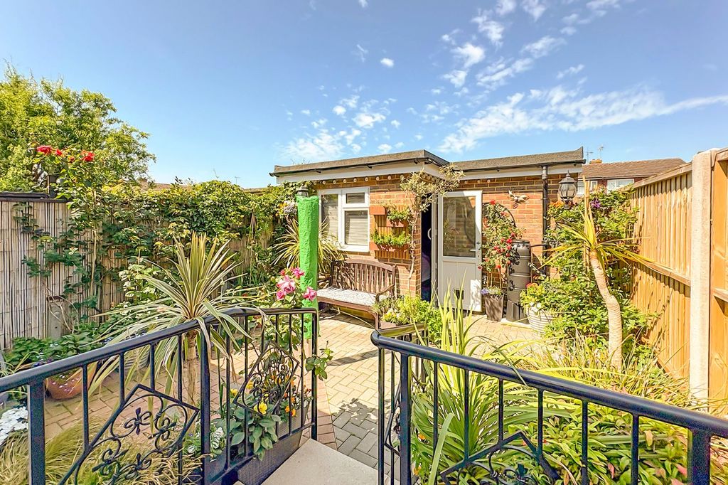 Property photo 2 of 18 Picture No. 14