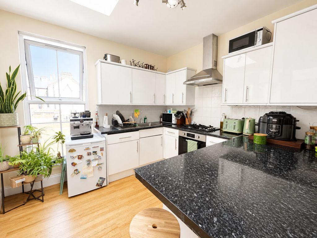 Property photo 2 of 7 Kitchen