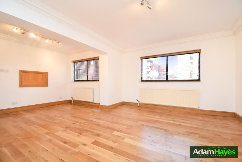 Property photo 3 of 9 S7Cwstffu02Nmfnomqrhtq.Jpg