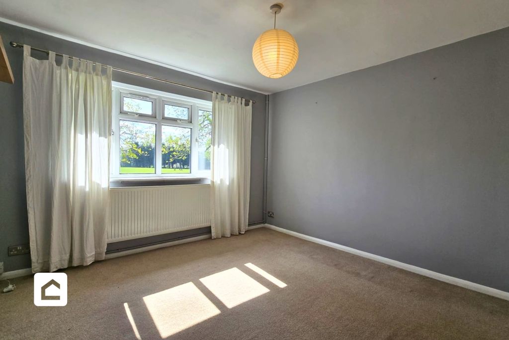 Property photo 2 of 11 3