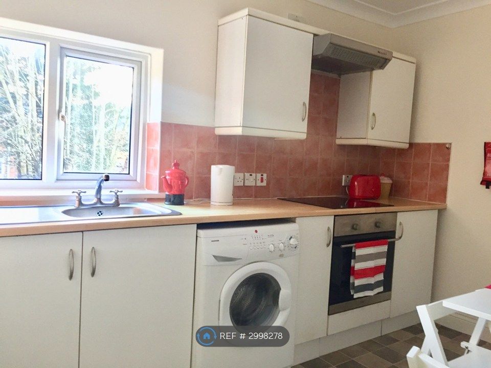 Property photo 3 of 7 Kitchen