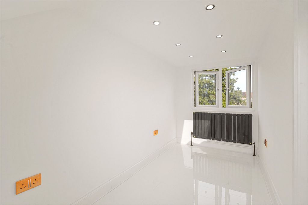 Property photo 3 of 23 Picture No. 03