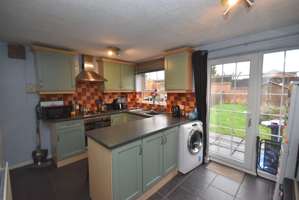 Property photo 3 of 10 Kitchen