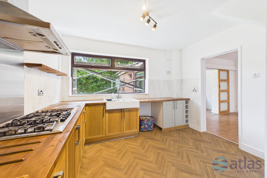 Property photo 3 of 23 Kitchen
