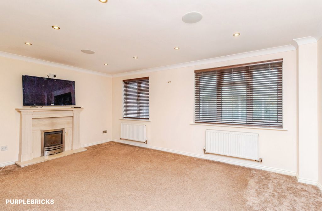 Property photo 3 of 28