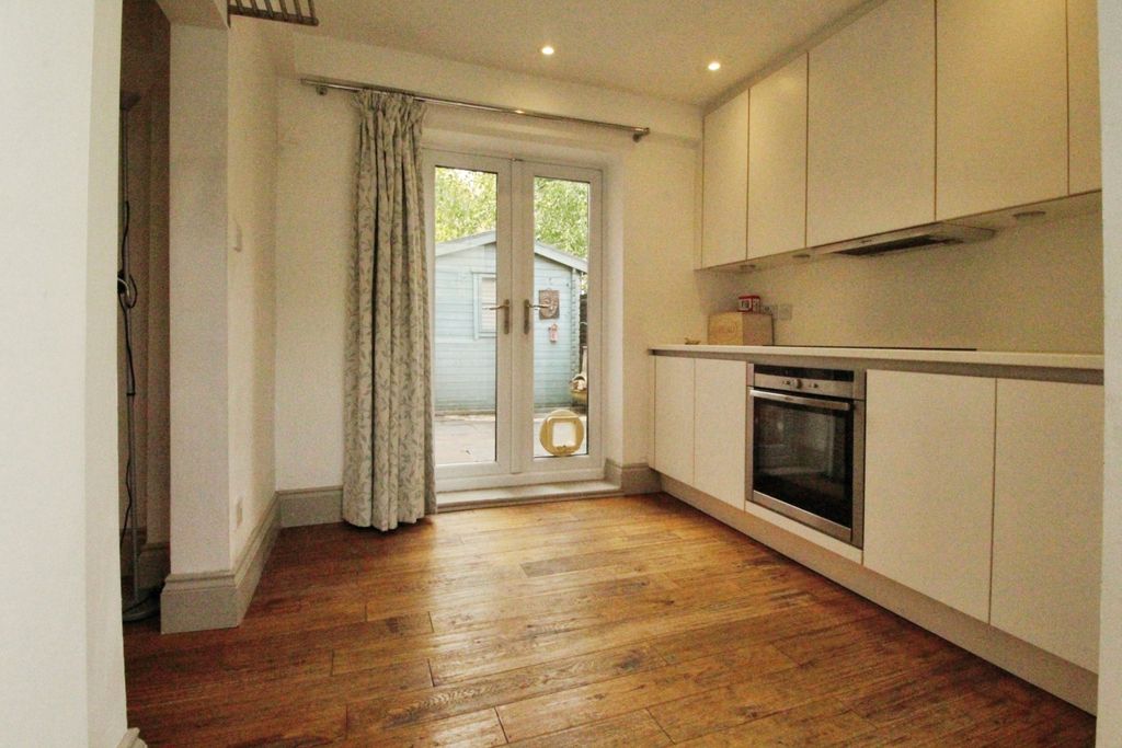 Property photo 2 of 18 Picture No. 30