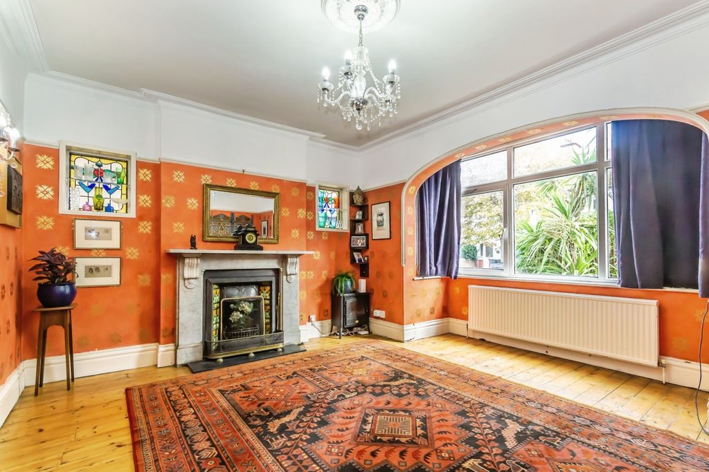 Property photo 3 of 27 Pbox-Img.Jpg