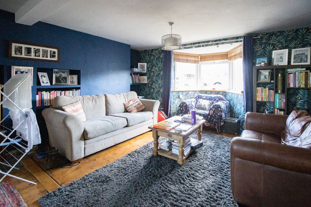 Property photo 2 of 17 4495611