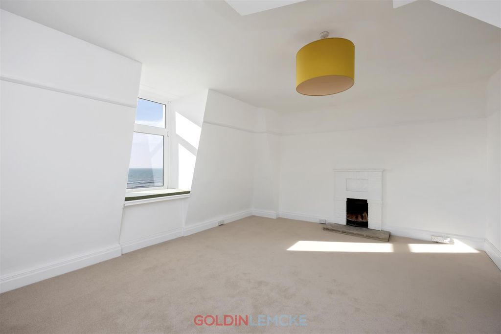 Property photo 2 of 17 Living/Dining Room