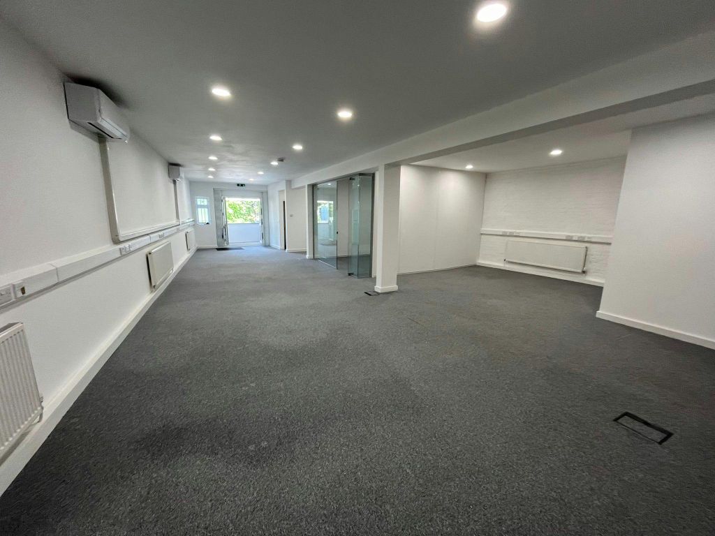 Property photo 2 of 8 d0A83B609B014Fe986Fac17999E4Ecd3.Jpg