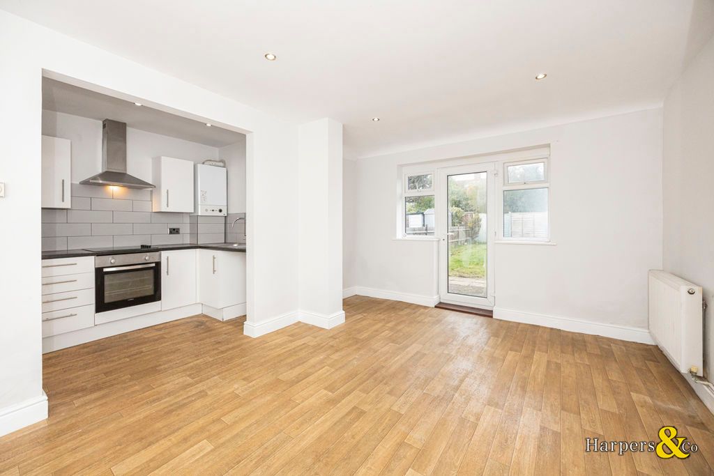 Property photo 2 of 12 Photo 8