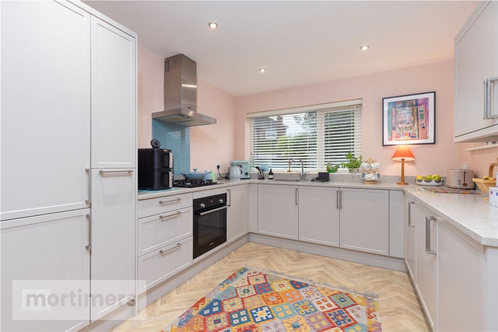 Property photo 2 of 25 Kitchen