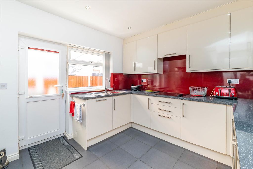 Property photo 3 of 28 Kitchen