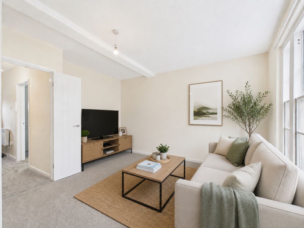Property photo 1 of 15 Lounge