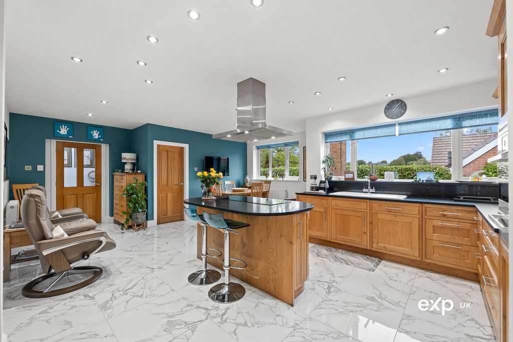 Property photo 2 of 30