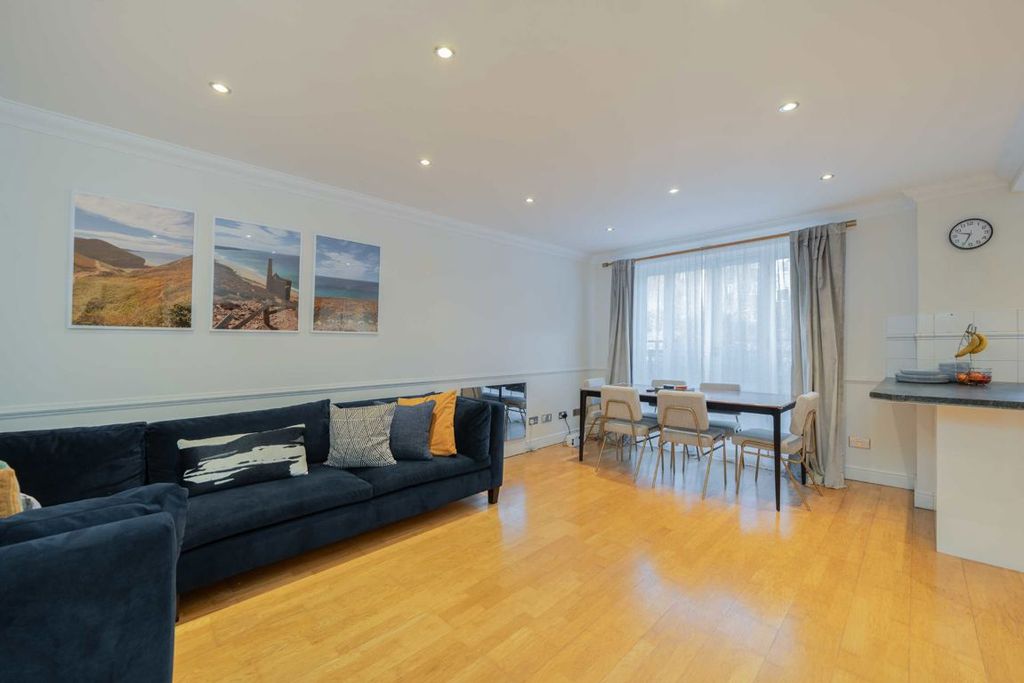 Property photo 2 of 8