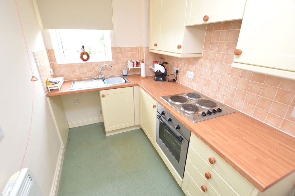 Property photo 3 of 7 Kitchen