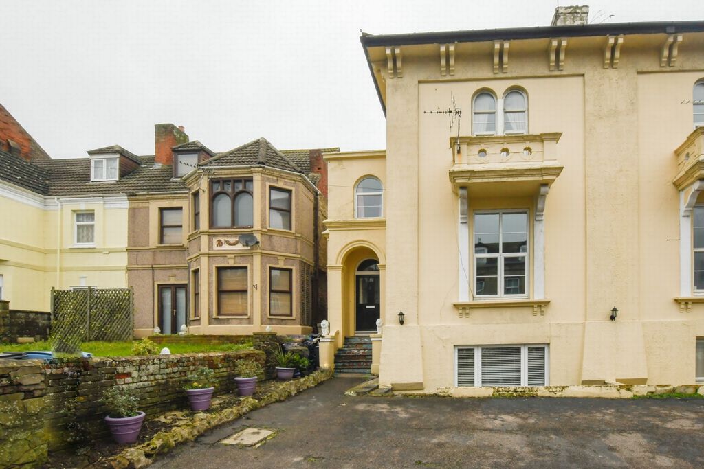 Property photo 1 of 25 Photo 4