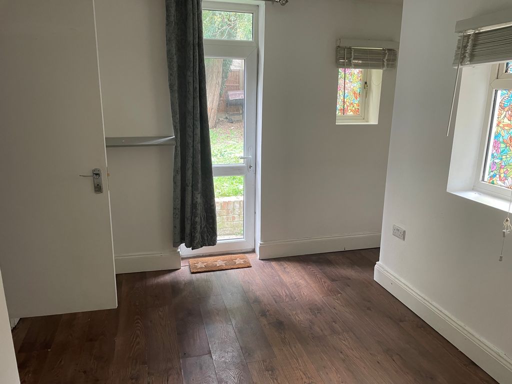 Property photo 1 of 3
