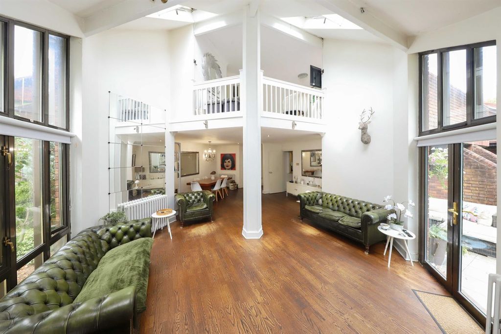 Property photo 1 of 18