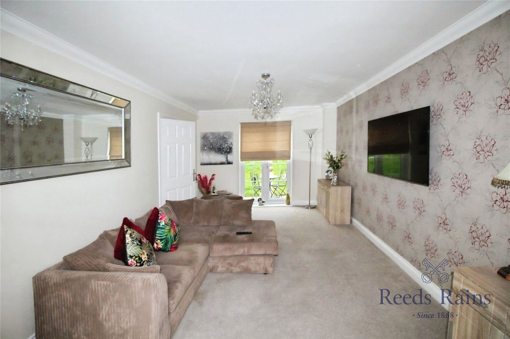 Property photo 2 of 13 Picture No. 16