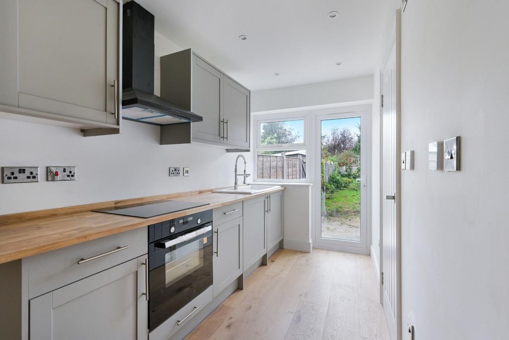 Property photo 3 of 14 Meadow Walk (5).Jpg