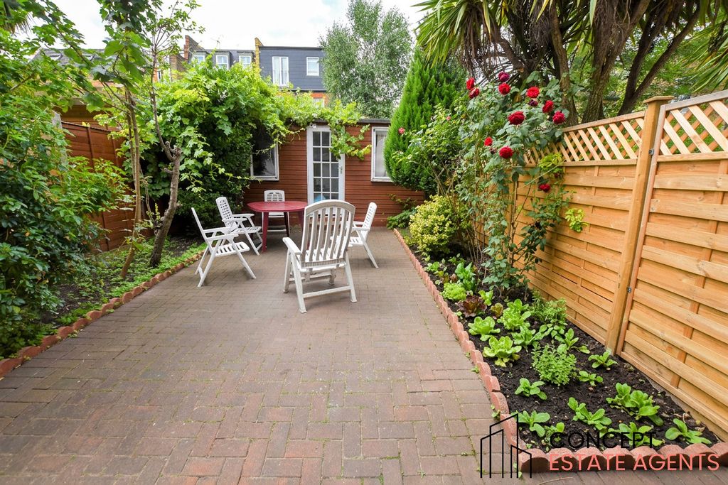 Property photo 2 of 8