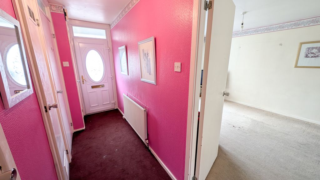Property photo 2 of 10 Hallway