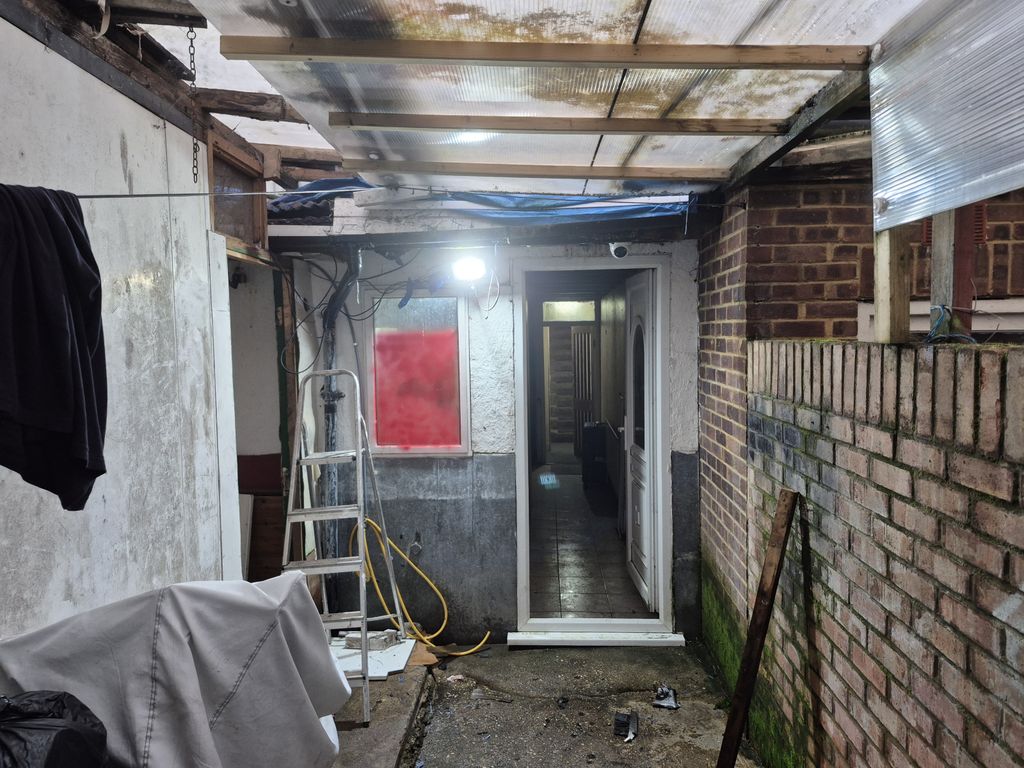 Property photo 3 of 6 Gallery