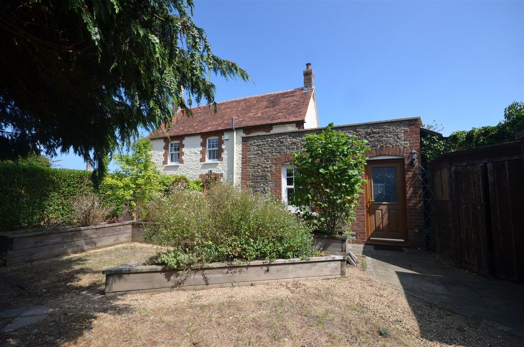 Property photo 1 of 11 Front