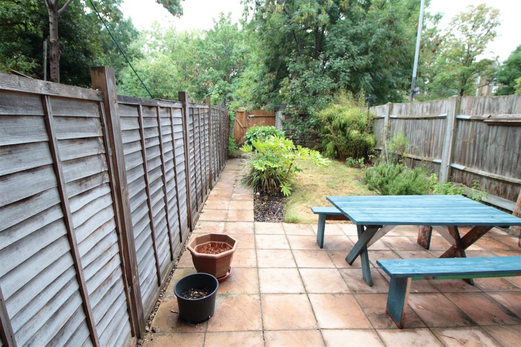 Property photo 2 of 10 Garden