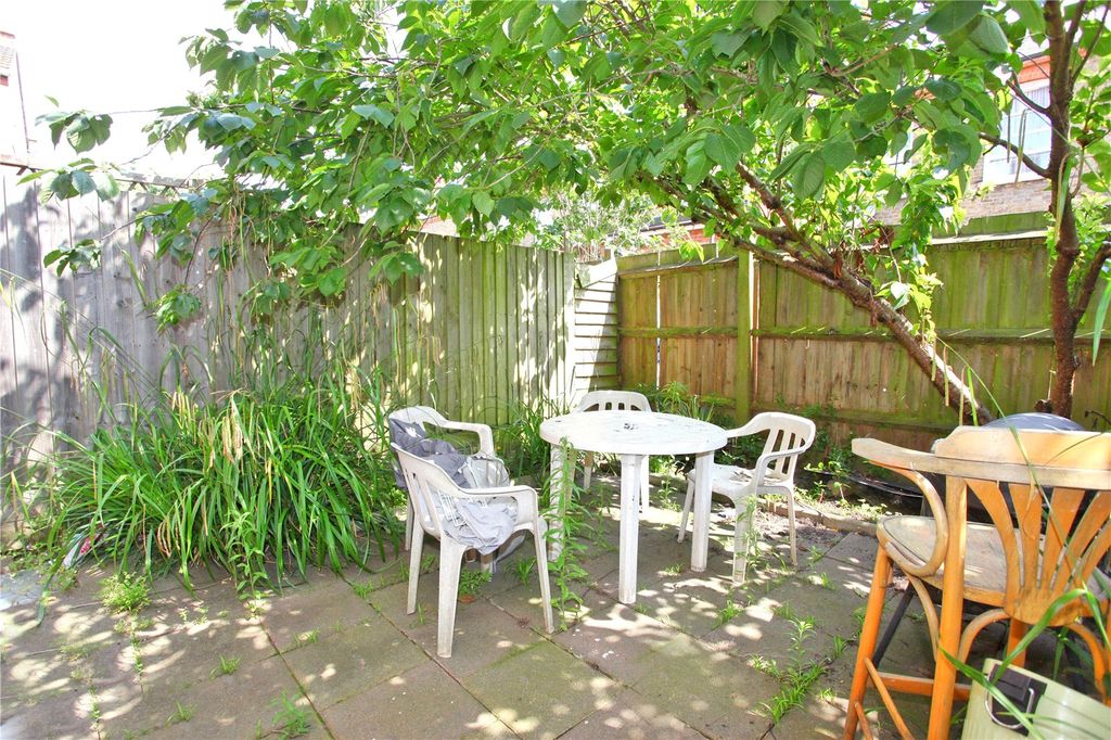 Property photo 3 of 12 Garden