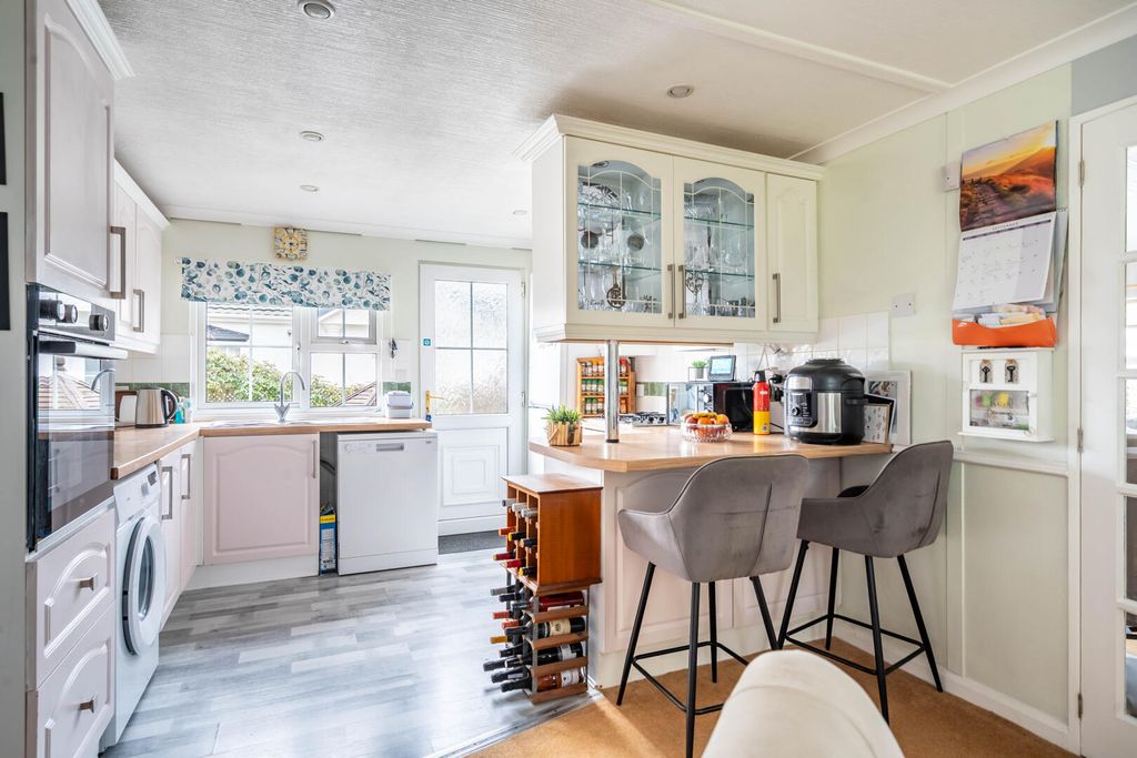 Property photo 3 of 13 Kitchen