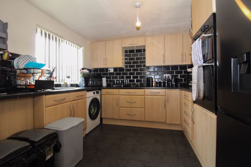 Property photo 3 of 9 Photo 7