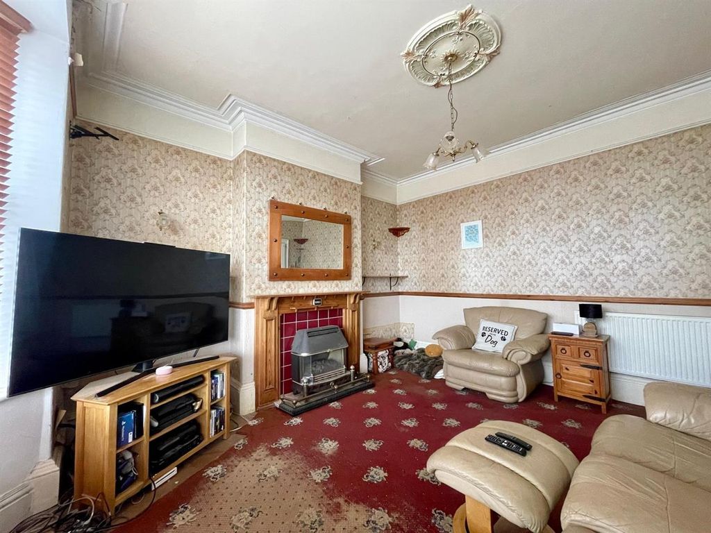 Property photo 2 of 33 Living Room