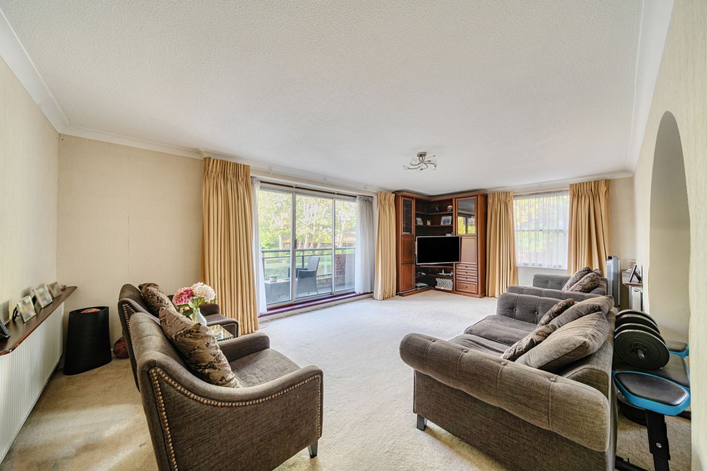 Property photo 2 of 22 1370397-13-68Fb9A...