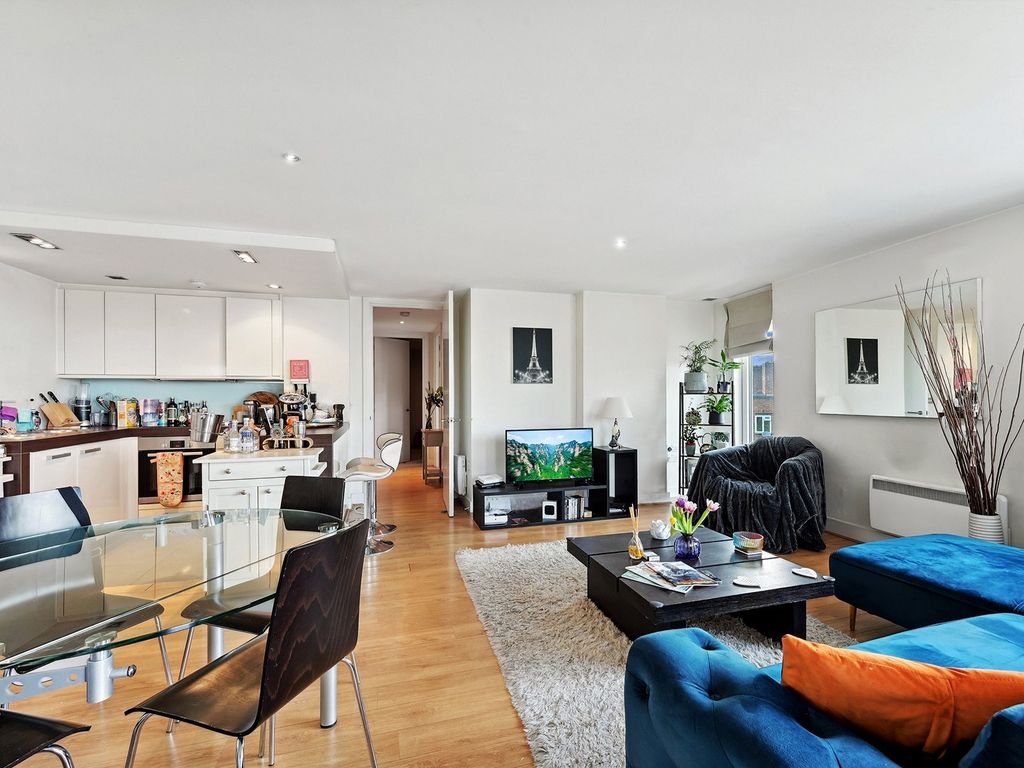 Property photo 2 of 12 Empire Square East
