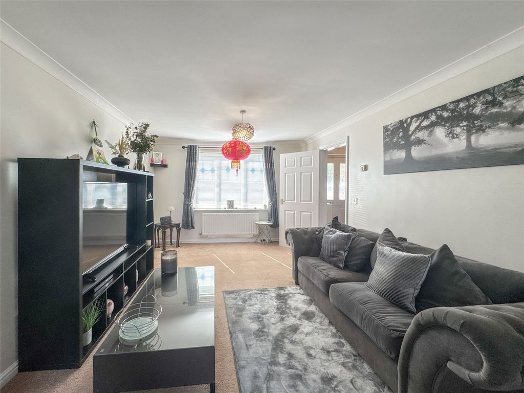 Property photo 2 of 12 Lounge