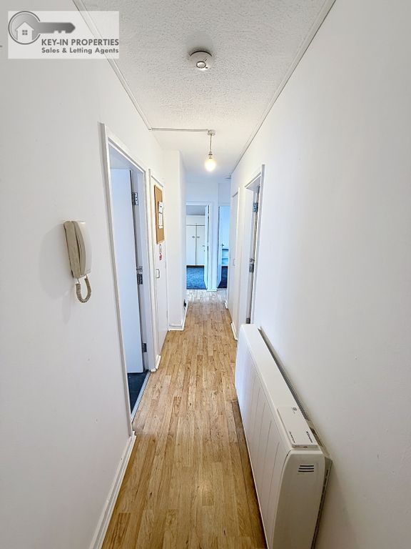 Property photo 2 of 14 119-Regency-Court-Bd8 00011