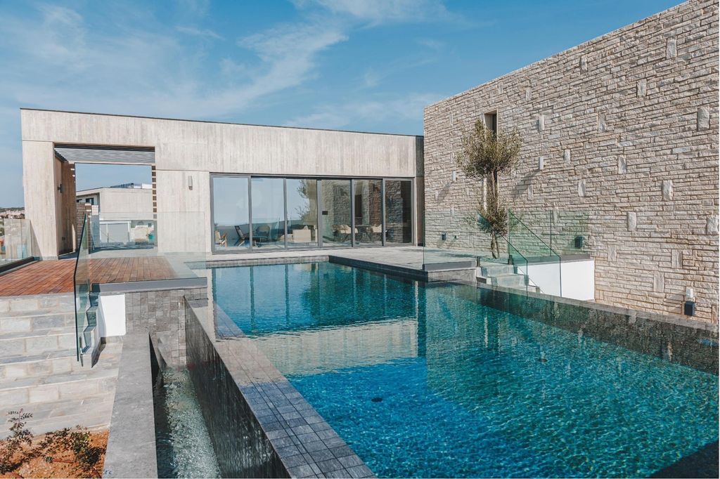 Property photo 3 of 29