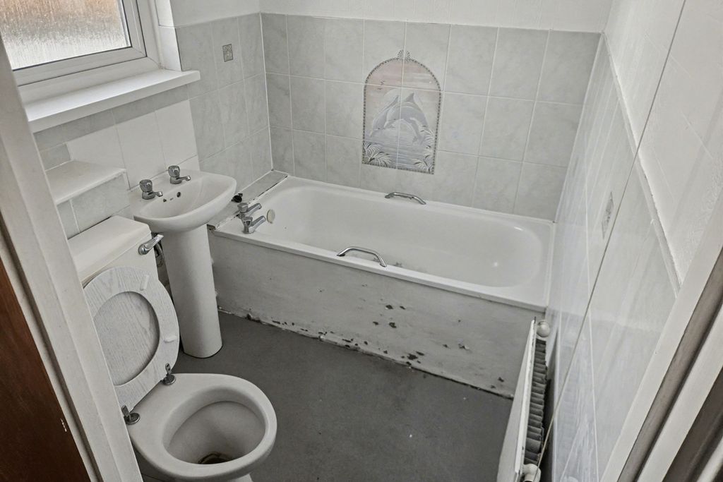 Property photo 2 of 14 23 Highlands Drive, Stourton, Leeds, West Yorkshire, Ls10 4Rw