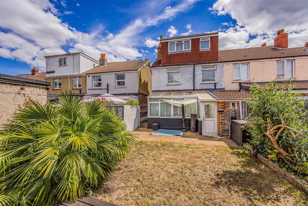 Property photo 2 of 24 81 Chesterfield Road, Portsmouth-Small-Porticomark