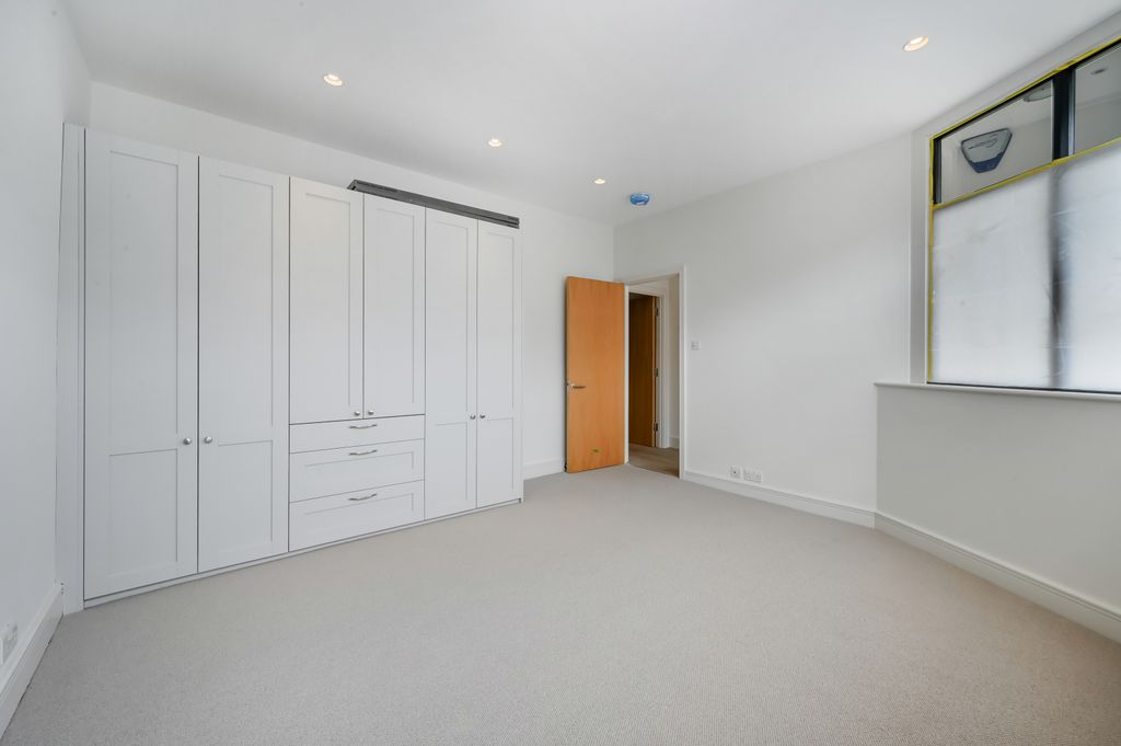 Property photo 3 of 12 Picture No. 02