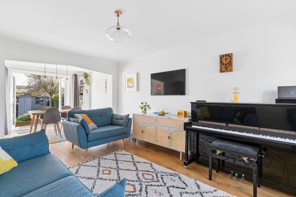 Property photo 2 of 19