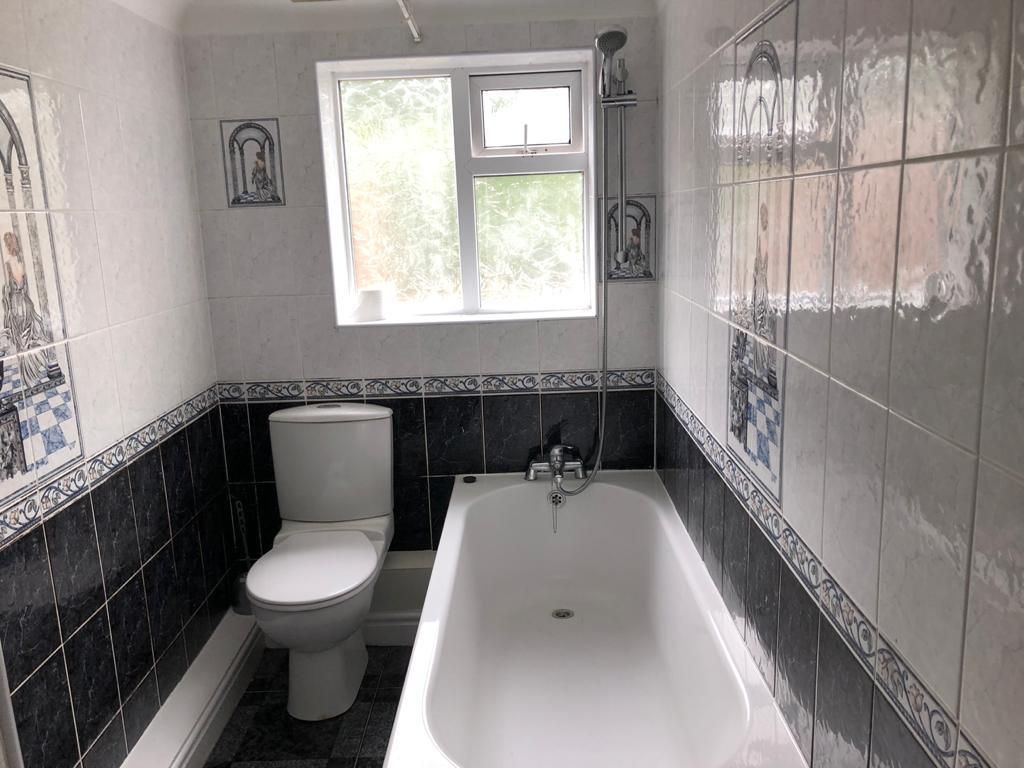 Property photo 2 of 5 Bathroom.Jpg