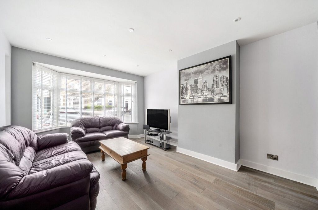 Property photo 2 of 15 Reception